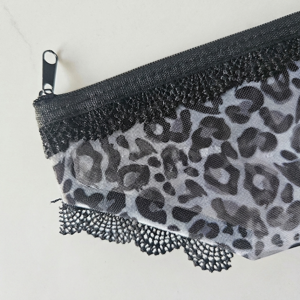 Bonito estuche ❤️Compra 3 y llévate 1 gratis