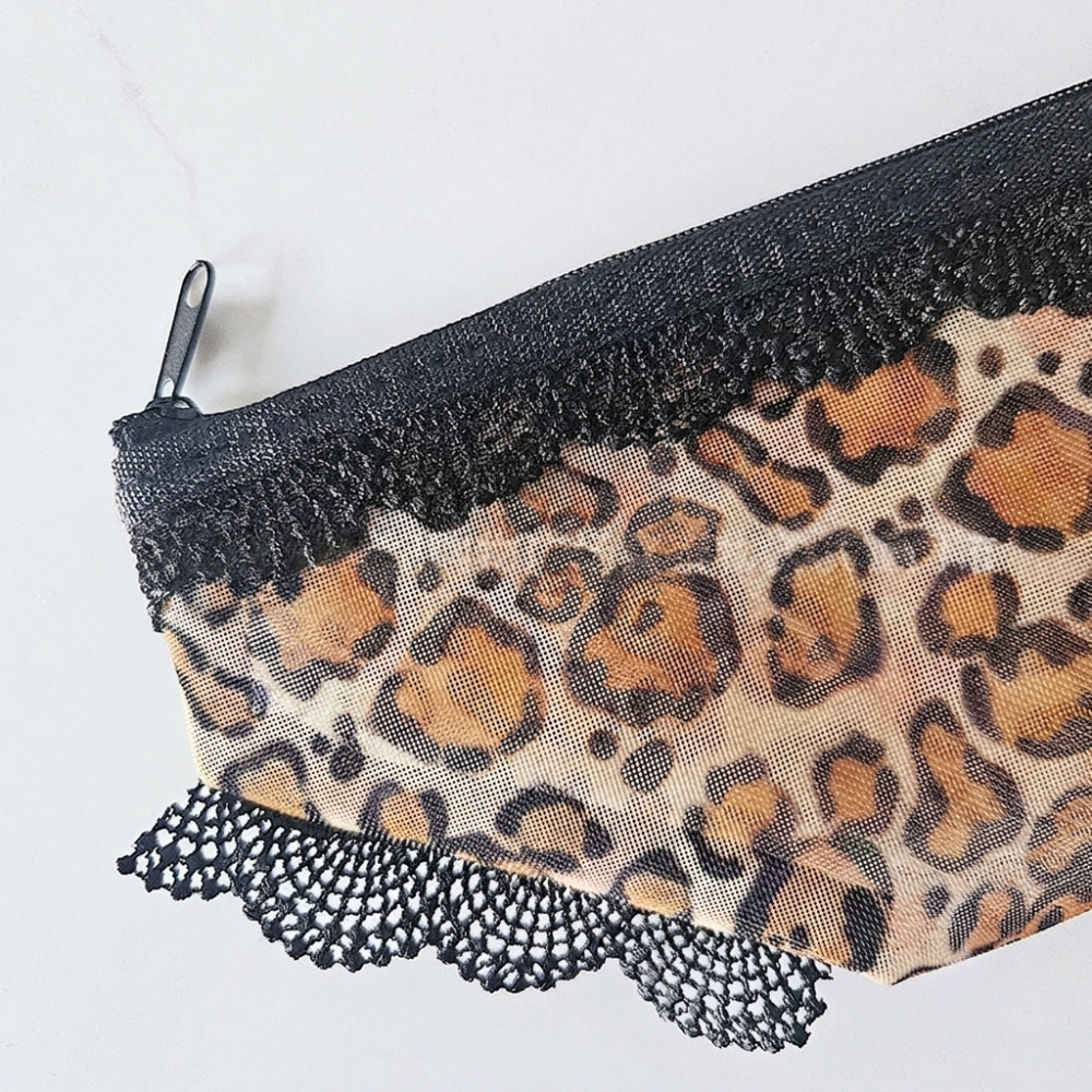 Bonito estuche ❤️Compra 3 y llévate 1 gratis